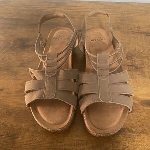 NWOT EARTH ORIGINS Laney Suede Slingback Slip-on Sandals Camel/Brown 7.5 Comfort